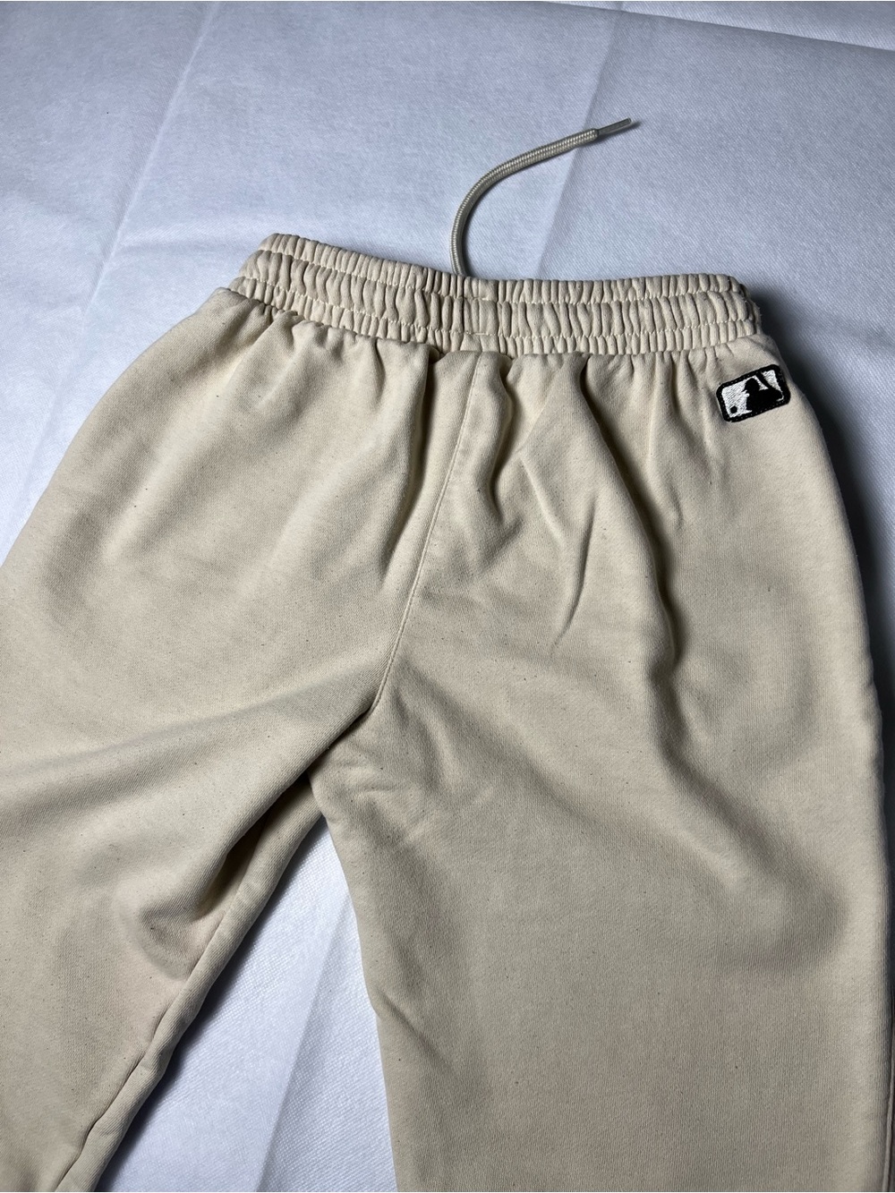 Genuine Merchandise Jogger Sweatpants with Black NY Yankees Logo - Picture 7 of 8